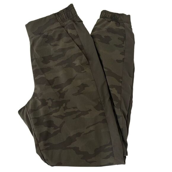 Athleta Brooklyn Camo Textured Lined Jogger in Olive Camo Luxe size 2 - Picture 12 of 13